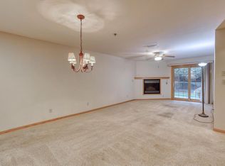 18275 Brookfield Lake Dr UNIT 93, Brookfield, WI 53045