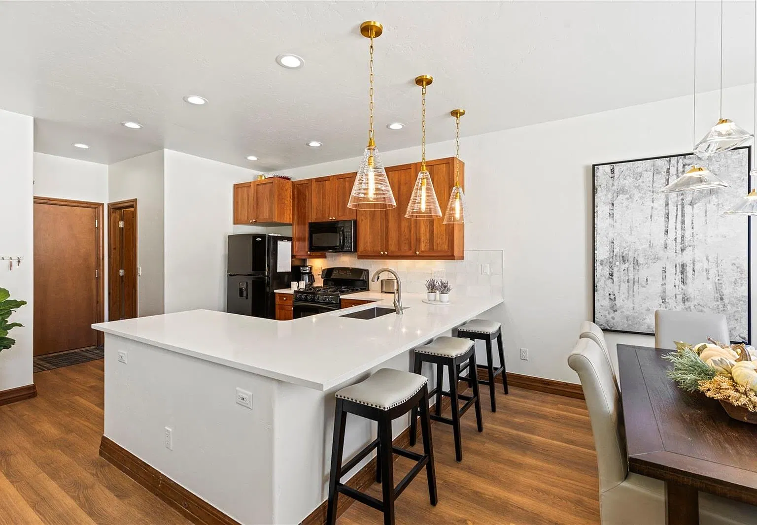 4 bed, 1856 sqft, $7,000 — Photo 1