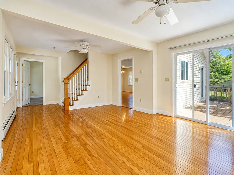 38 Warren Rd — Photo 13