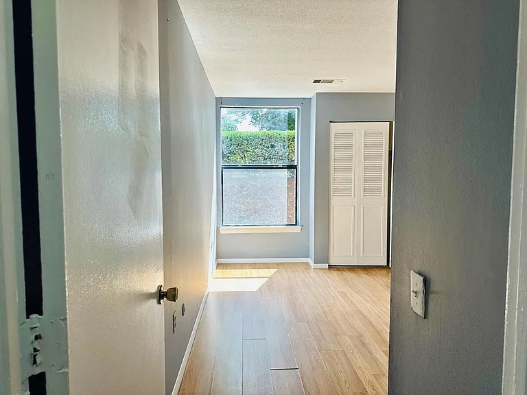 24 Shrewsbury Green Dr #B — Photo 11