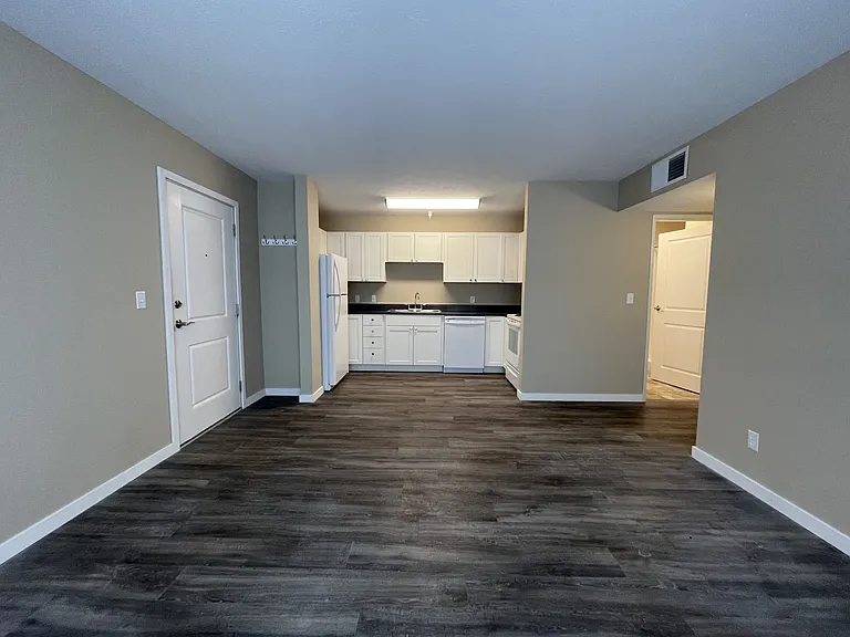 511 Cavalier Dr — Photo 30