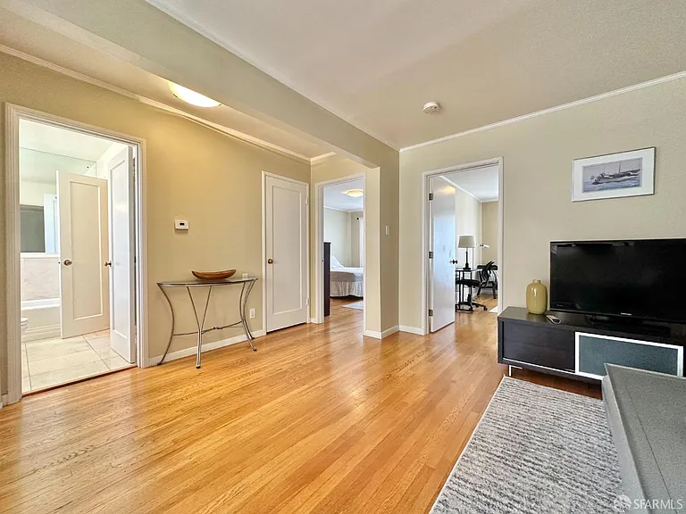 2006 Laguna St #2012 — Photo 12
