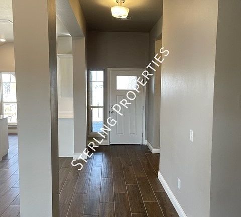 3rd image of 400 Vista Dr