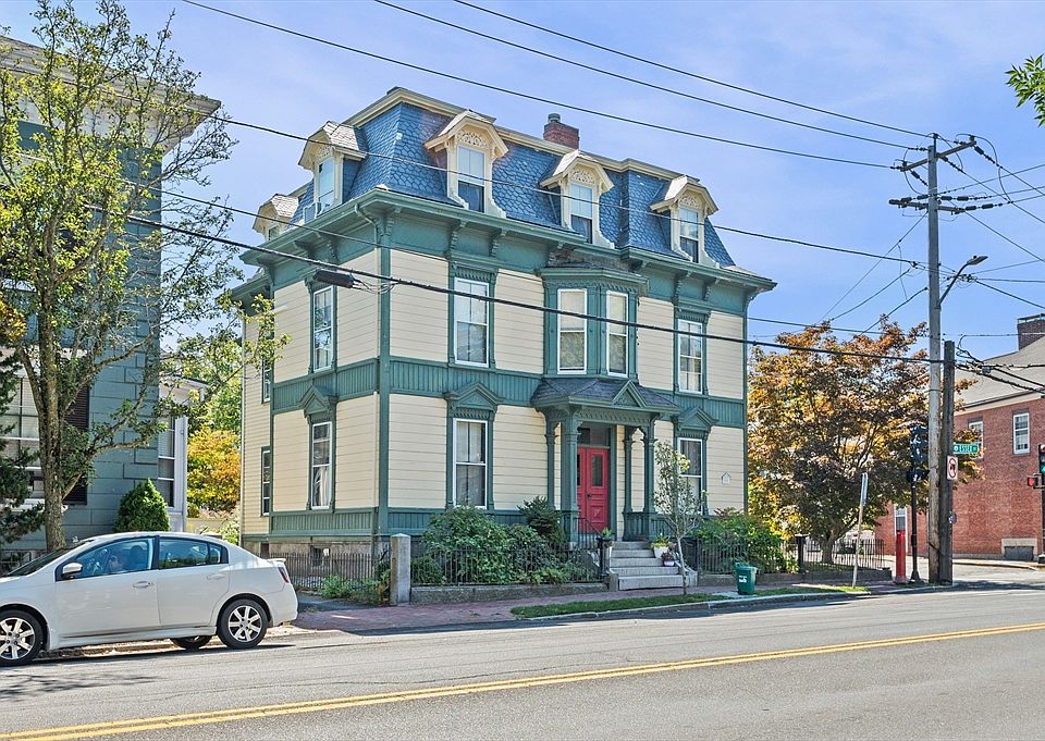 1st image of 389 Essex St APT 3