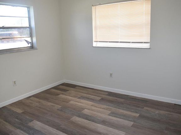 5th image of 1881 SE Airoso Blvd