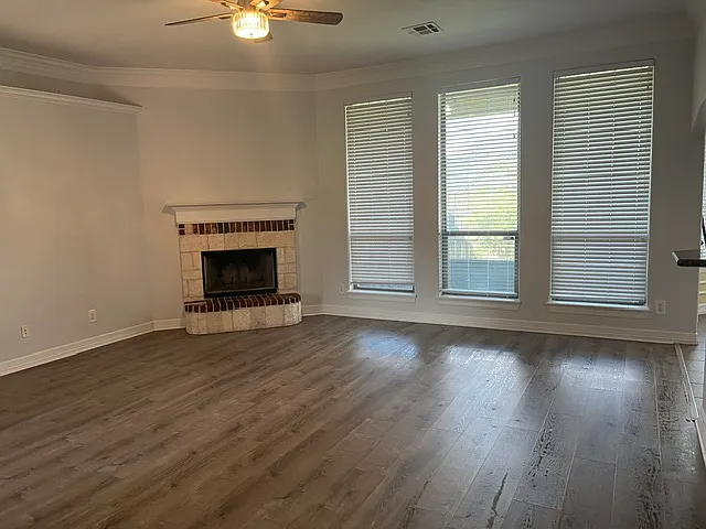4 bed, 1655 sqft, $2,500 — Photo 2