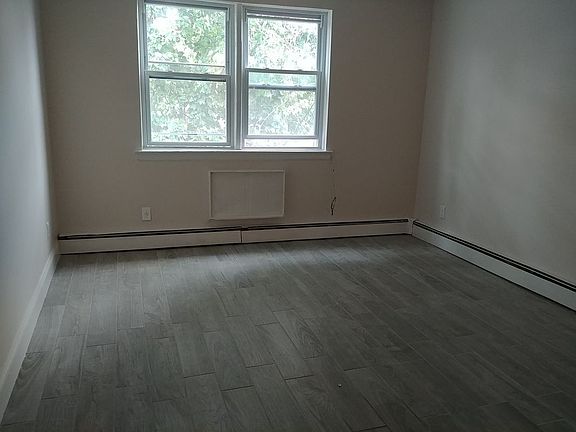 4th image of 11112 Corona Ave APT 3R