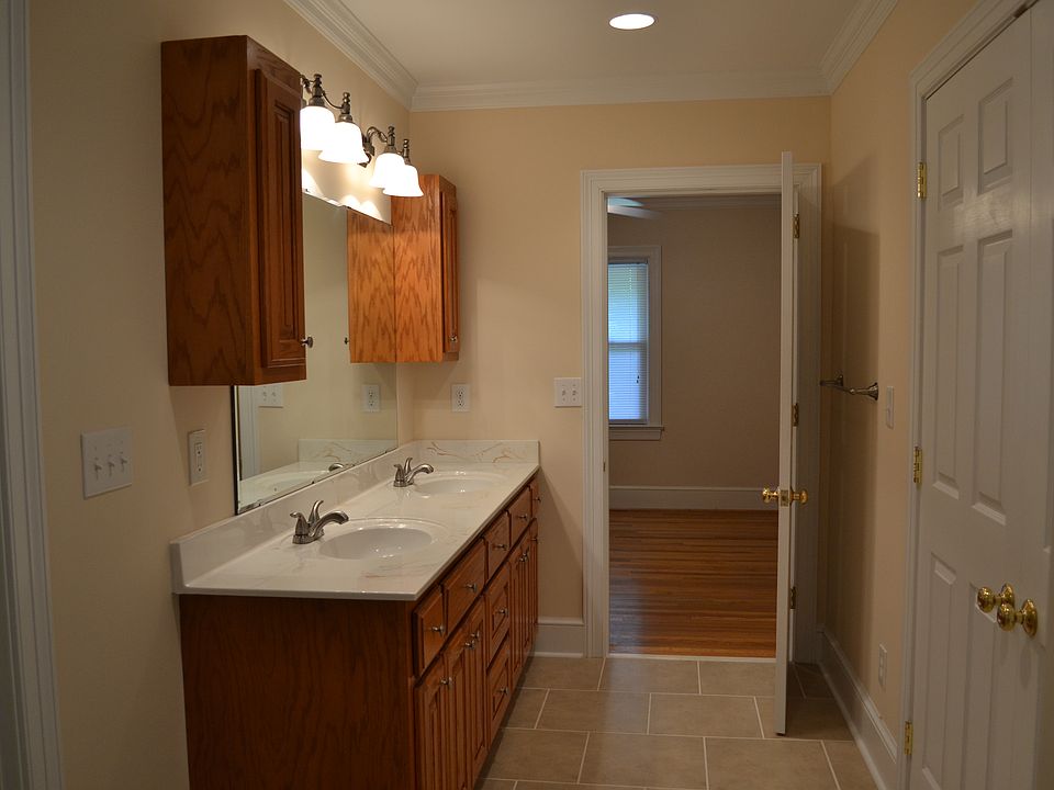 1st image of 363 Hanley Cir