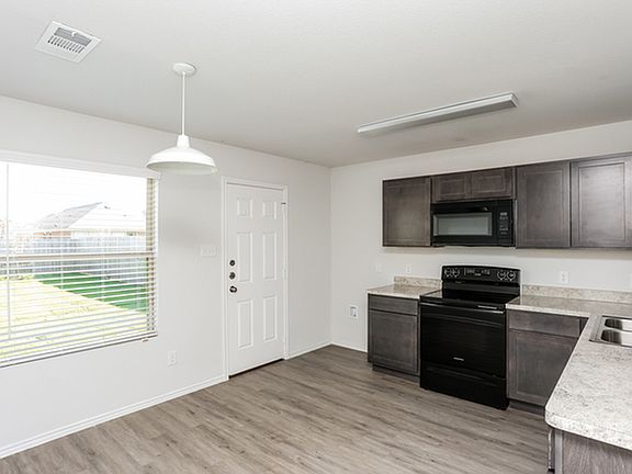 5th image of 1409 Mark Ln