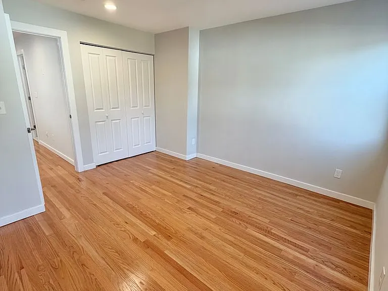 18 Cedar St — Photo 10