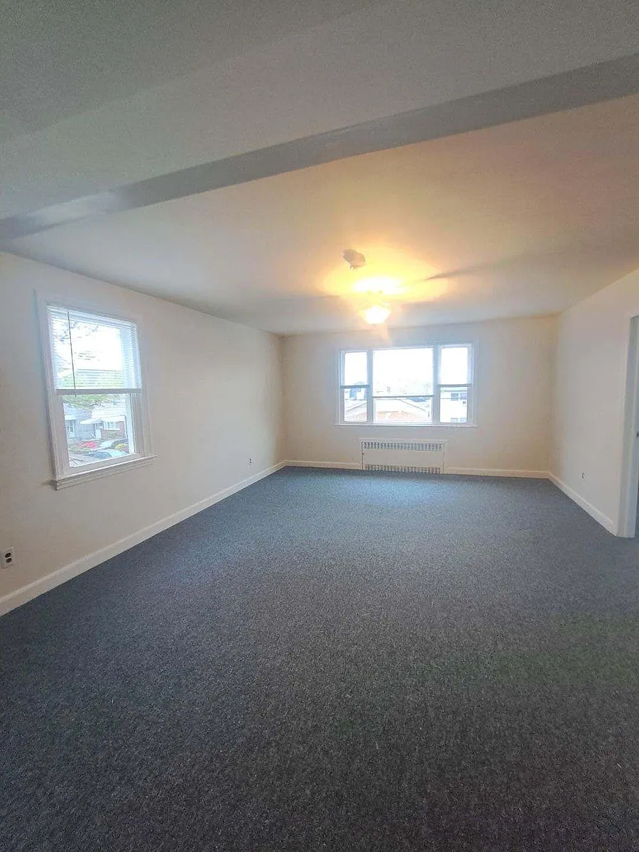 Building Photo - 198 Maple St #2