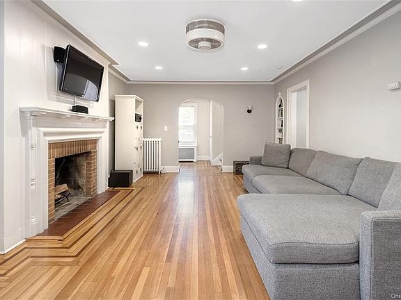 3rd image of 16 Glen Ave