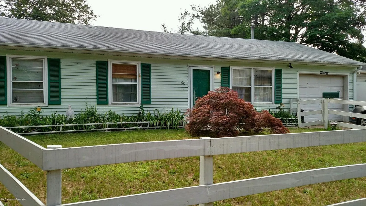 90 Leroy Pl photo 1