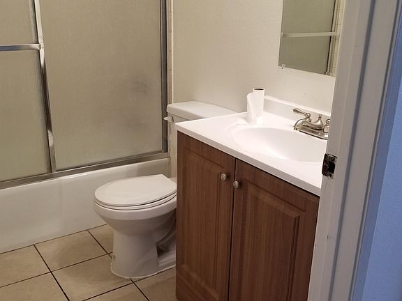 4th image of 240 S Commonwealth Ave APT 102