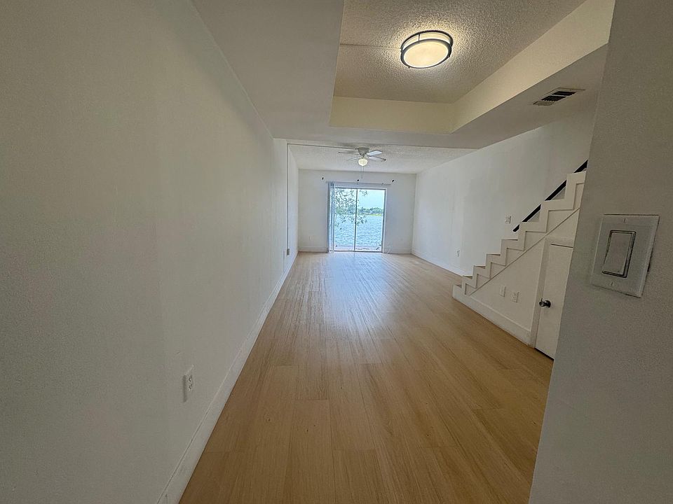1st image of 4122 SW 61st Ave Unit 8-1
