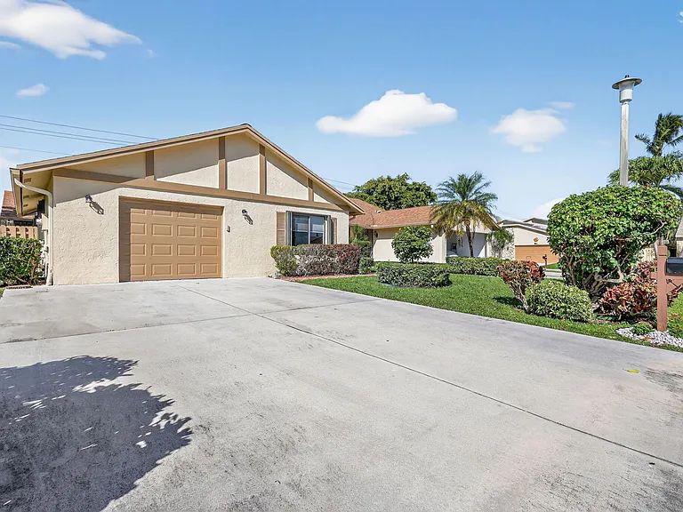 870 NW 32nd Ave — Photo 36