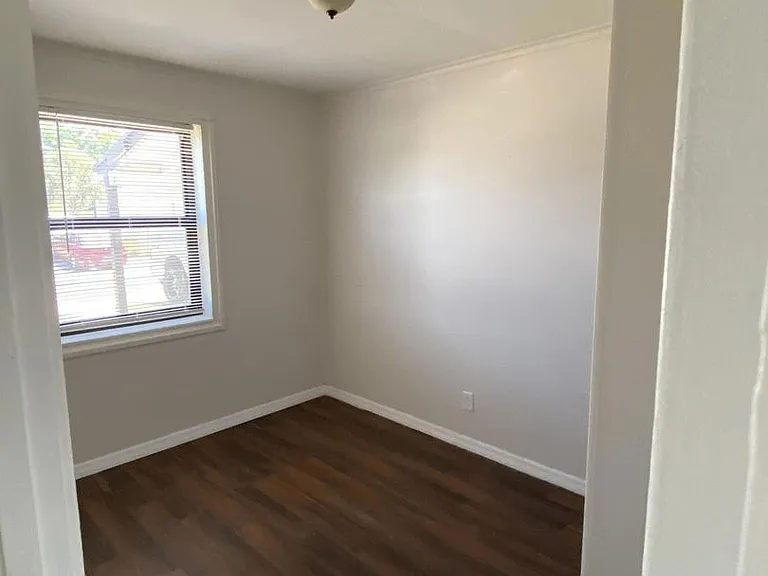 816 W 4th St — Photo 5