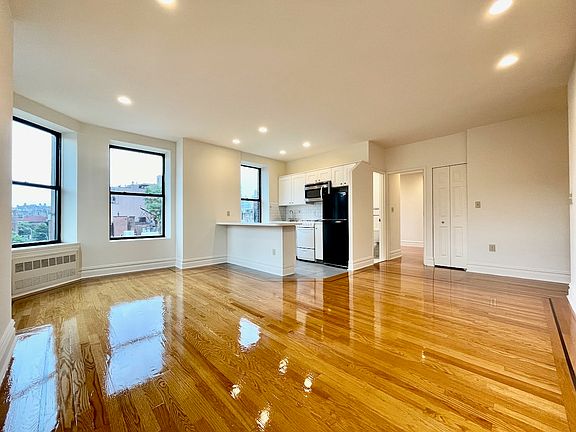 2nd image of 272 Bleecker St APT 52