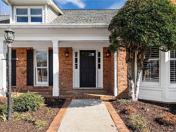 2nd image of 1827 Hermitage Pl