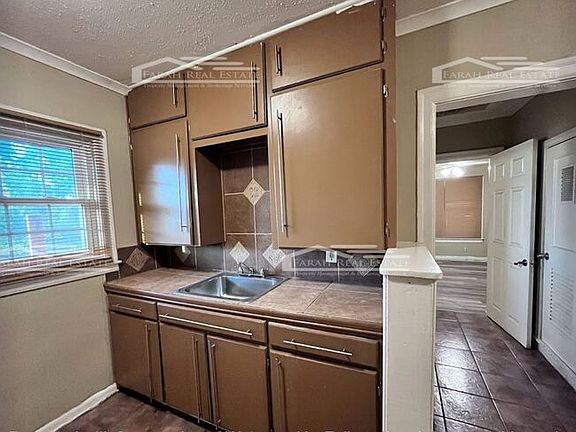 4th image of 306 Blevins St #306