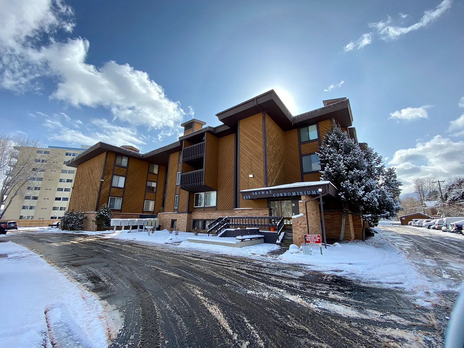935 Saturn Dr — Photo 1
