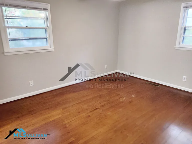 1521 Euclid Rd — Photo 14