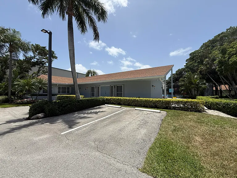 225 N Lakeshore Dr — Photo 95