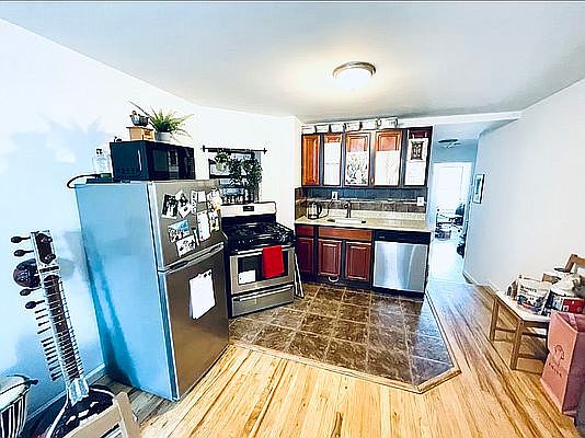 3rd image of 250 4th Ave APT 2f