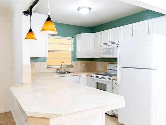 5th image of 4290 Gulfstream Dr APT 14