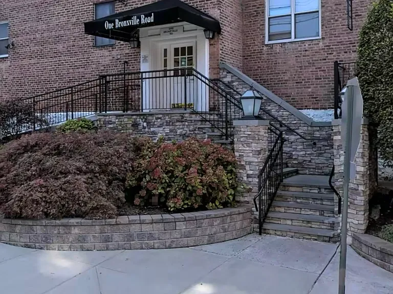 Bronxville Rd — Photo 1