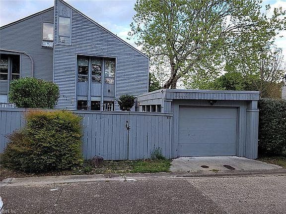 2nd image of 411 Boissevain Ave