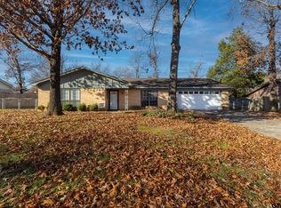 111 Oak Hill Dr, Palestine, TX 75803
