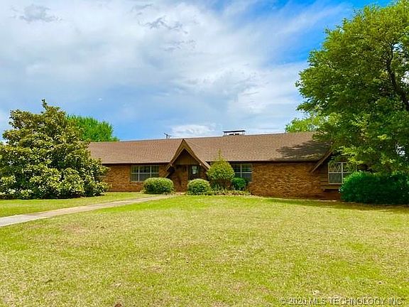 3rd image of 1919 Lakeview Dr