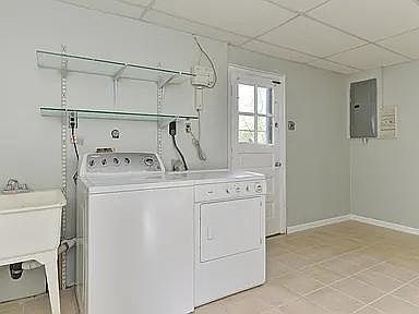 4th image of 14530 Lock Dr