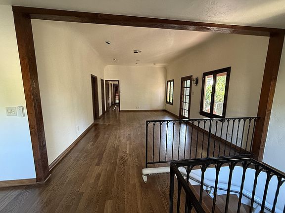 5th image of 920 E Providencia Ave