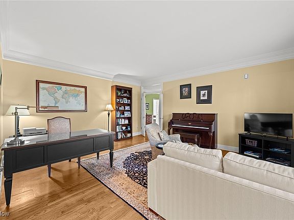 3rd image of 105 Fox Trace Ln