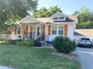 4412 Hickman Rd, Des Moines, IA 50310