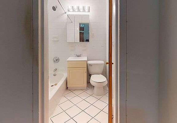 5th image of 313 E 85th St APT 2B