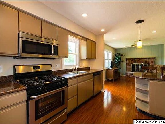 2nd image of 9 Evergreen Dr
