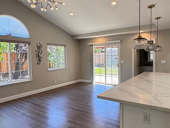 3rd image of 8120 Meadowlark Ct