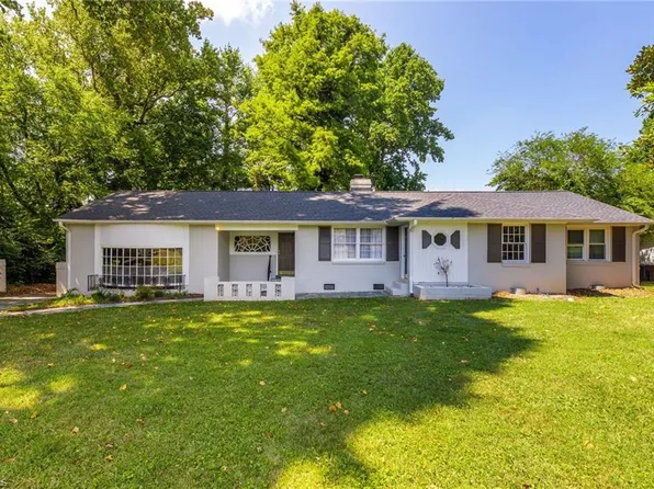 6402 W Friendly Ave, Greensboro, NC 27410