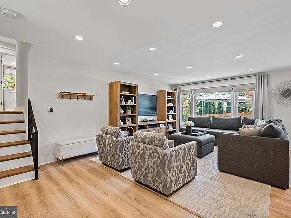 3rd image of 11221 Orleans Way