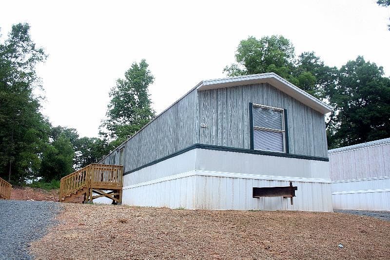 1st image of 195 Oak Hollow Ln