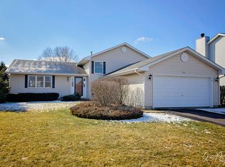 5703 Landcaster Cir, McHenry, IL 60050