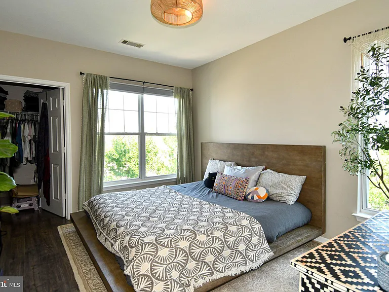 5121 Travis Edward Way #J — Photo 14