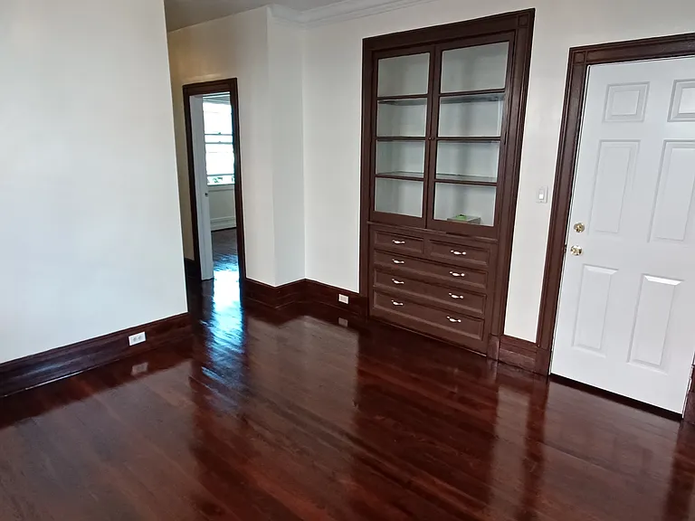 260 Bond St — Photo 12