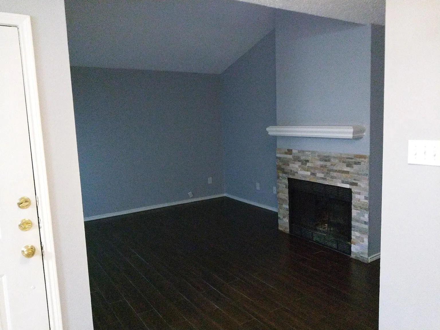 1426 Meadowood Village Drive — Photo 3