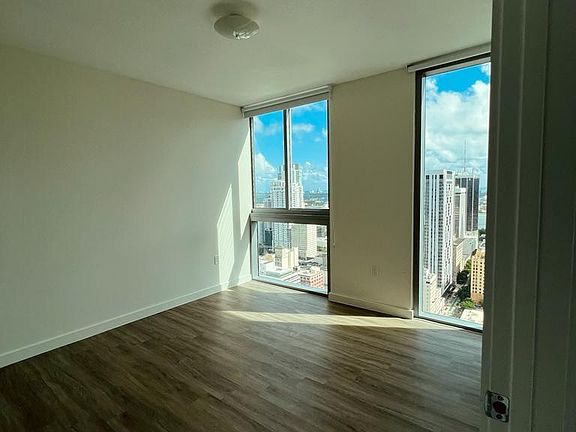 4th image of 202 SW 10th Ave #12-42