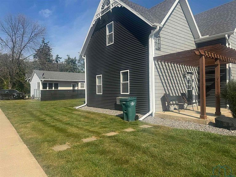 Listing photo 3