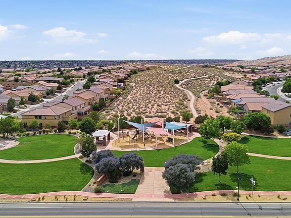 5th image of 322 Tierra Rosa Pl NE